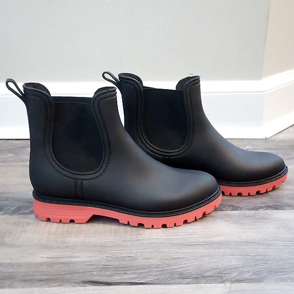 Esmara Black and Red Women’s Chelsea Boots
